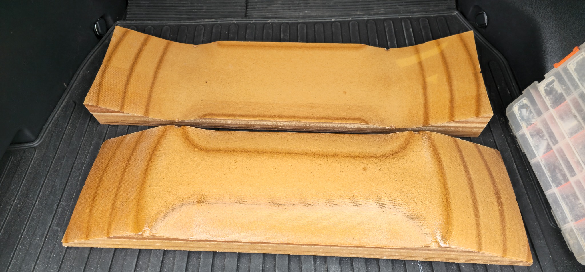 Sealed and glossed MDF skateboard mold